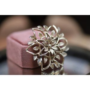 Vintage 1970s Sarah Conventry Floral Brooch